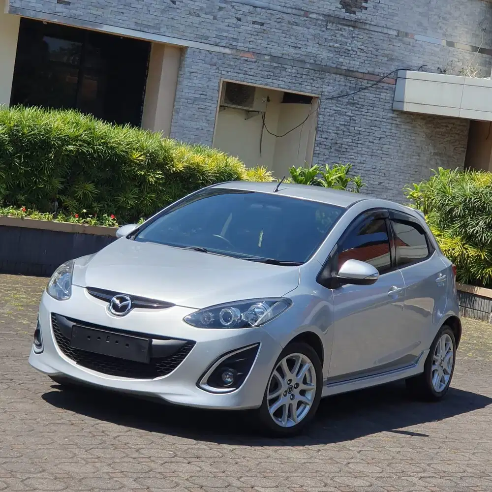 MAZDA 2 R AT 2013 SILVER