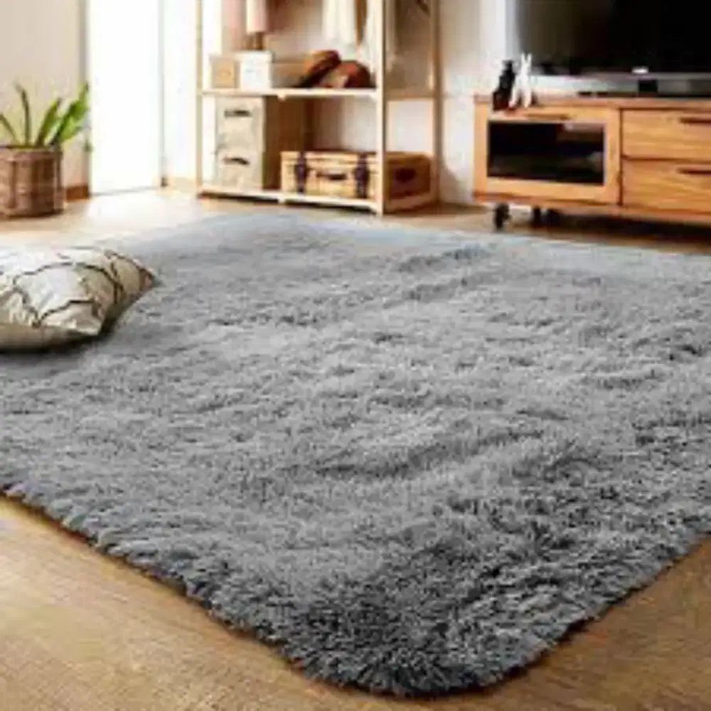 karpet bulu tebal..bahan berkualitas..belum pernah pakai sama sekali..