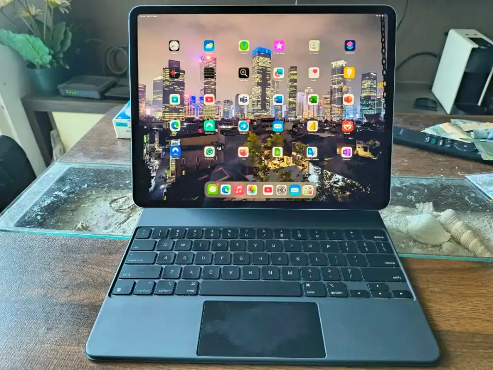 iPad Air M3 13 inci 128 GB iBox + Apple Magic Keyboard for iPad Air