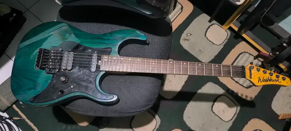 Superstrat Washburn Mercury MG70