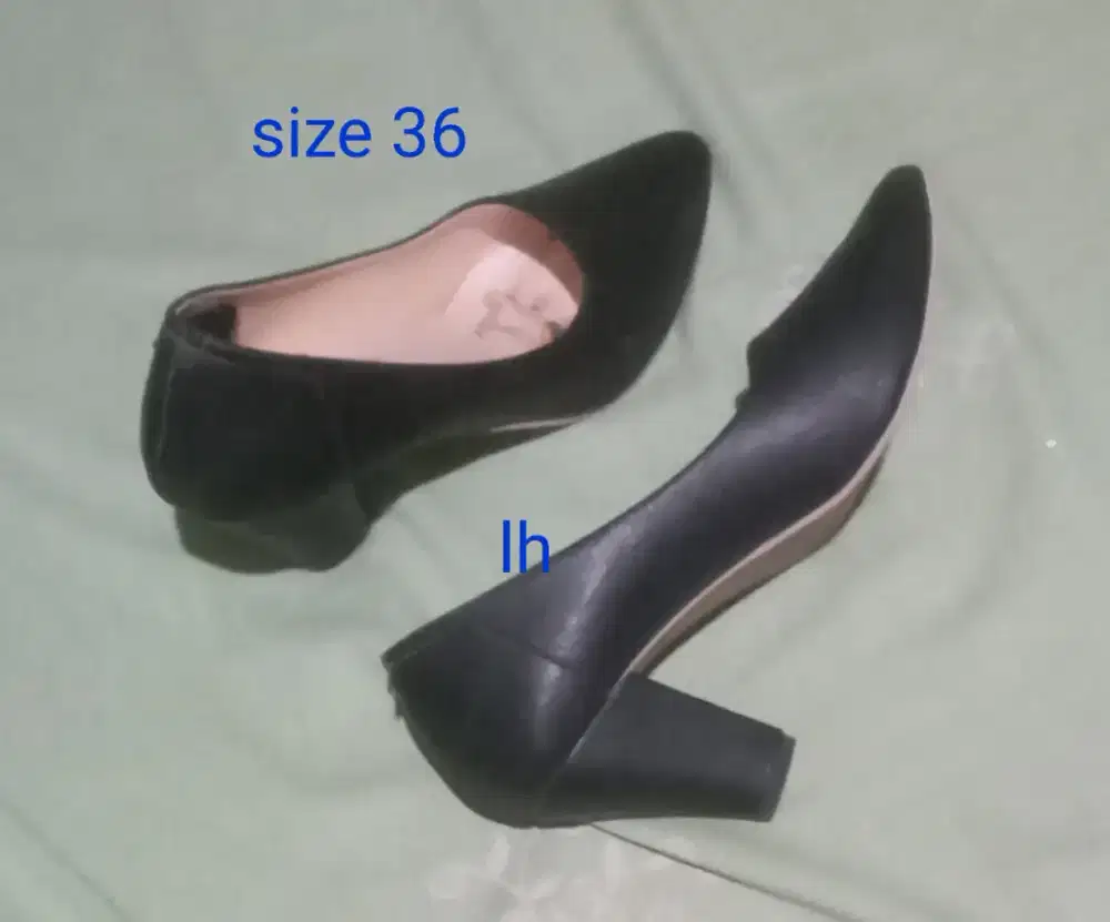 Sepatu heels wanita