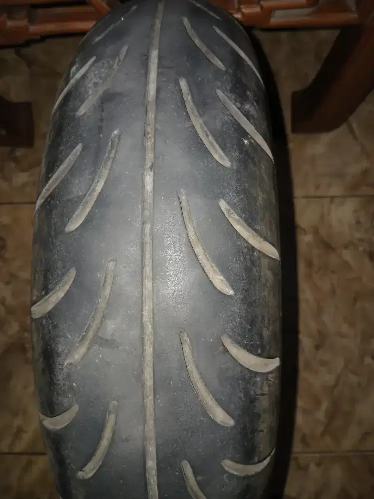 Ban depan  untuk motor nmax merek bridgestone batlax sc1 soft coumpond