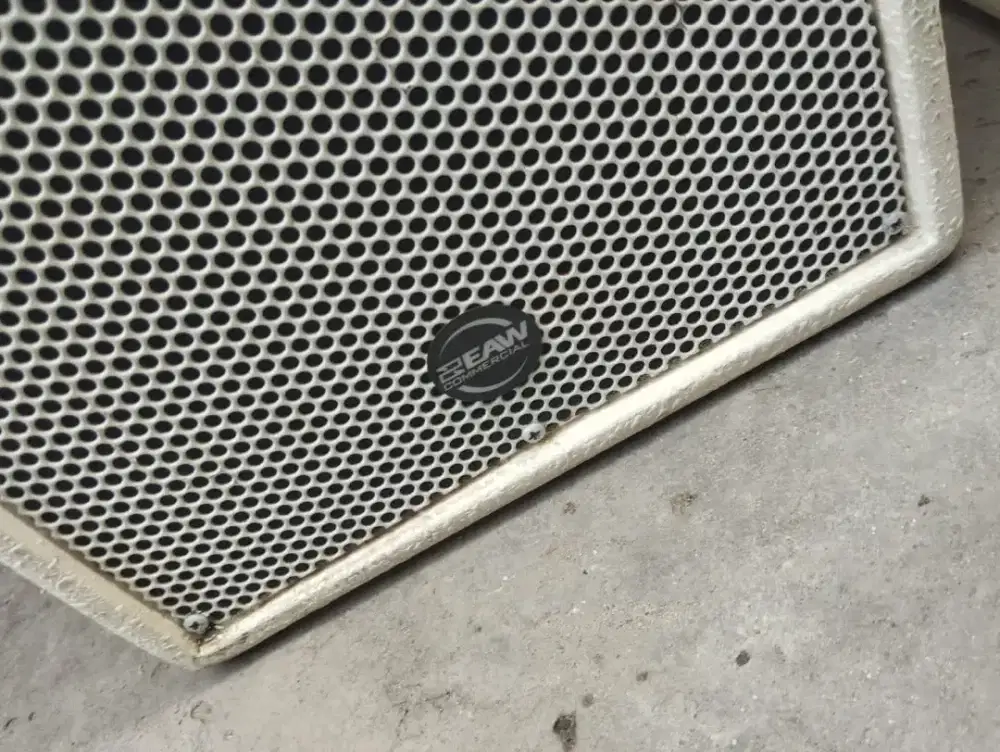 Sepasang speaker coloum EAW VR62