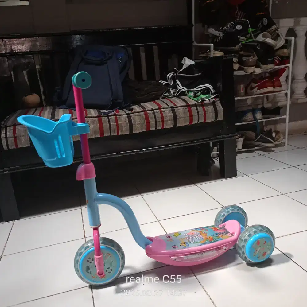 Skuter anak perempuan