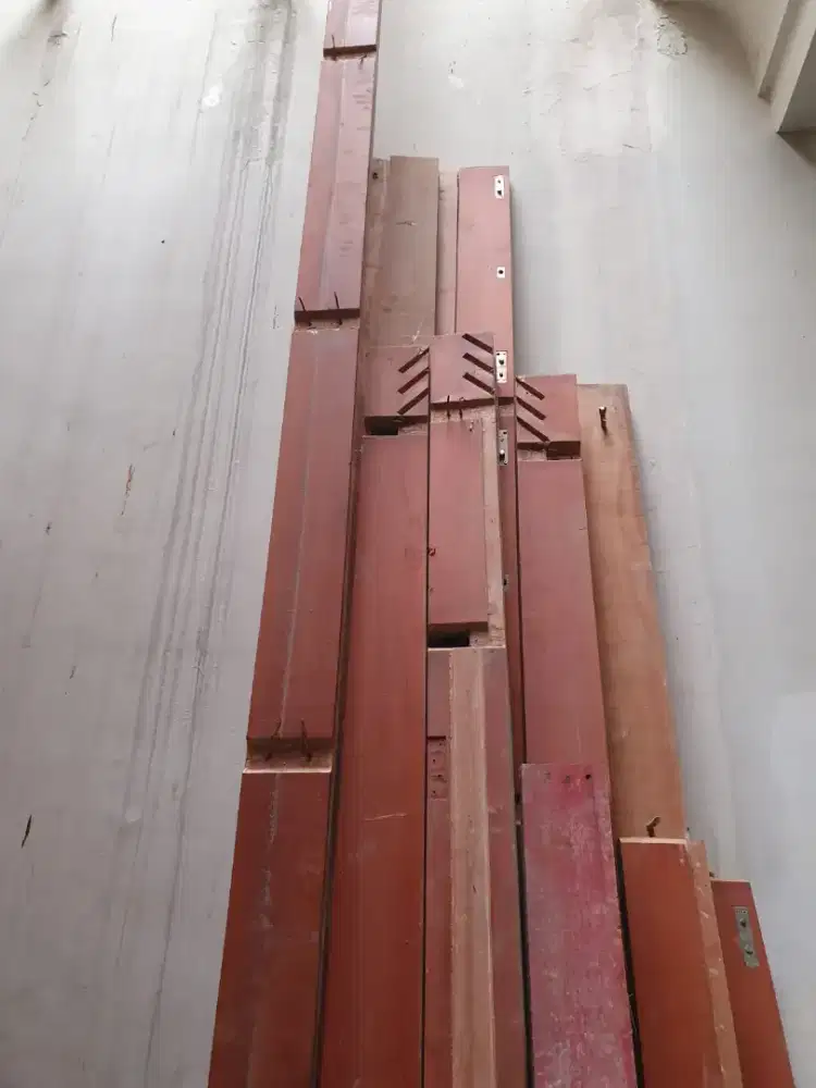 Jendela mix jati dan kamper