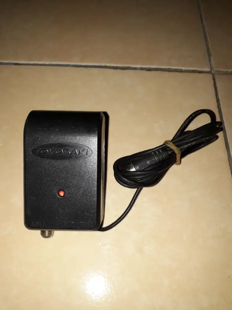 Adaptor antena toyosaki