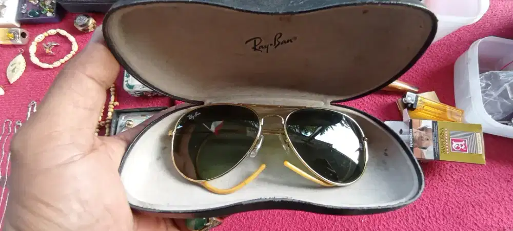 Kacamata hitam pria jadul