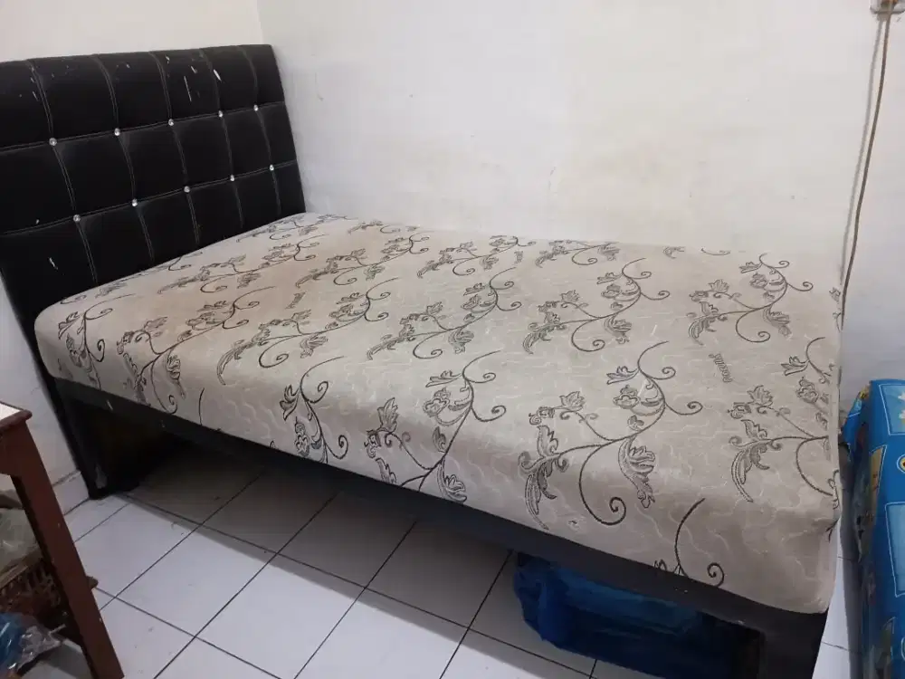 Tempat tidur dorong
