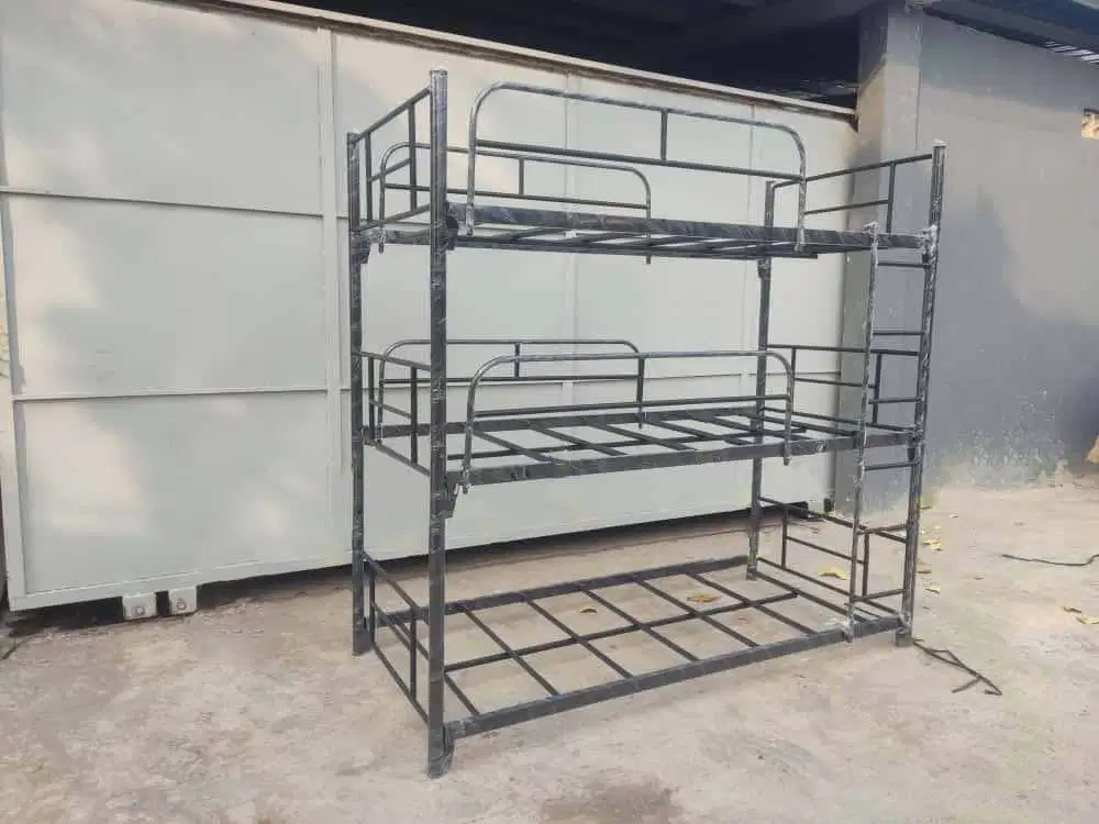 Ranjang Susun 3 tingkat Billy Ranjang Besi Bagus Ranjang Besi Murah Ko