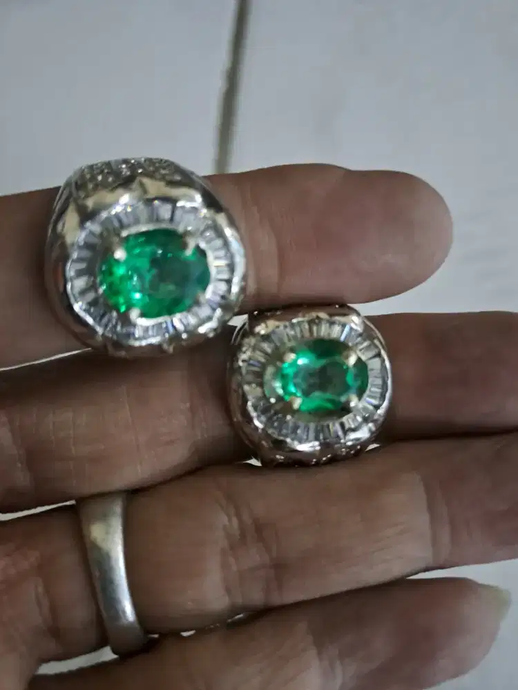 Cincin batu jambrut CO