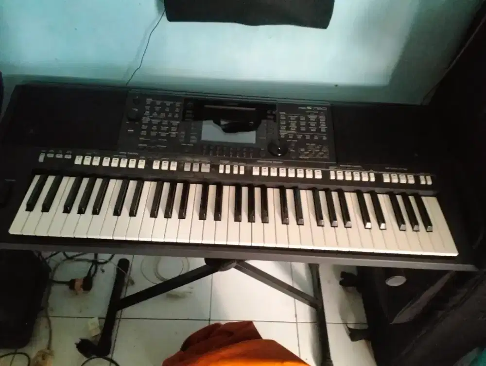 Jual keyboard Yamaha psr 750 nego