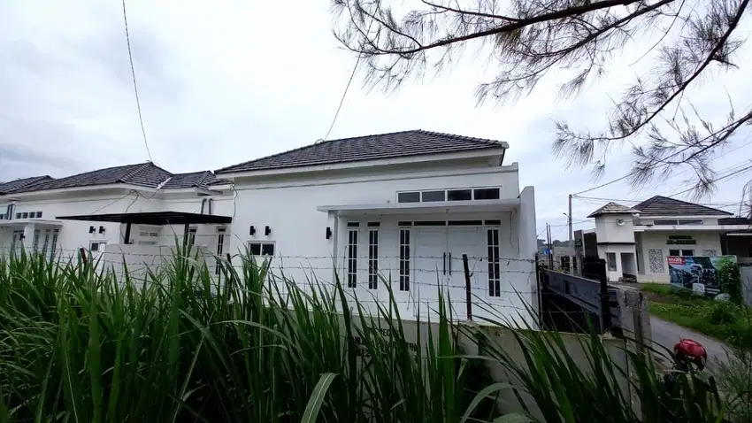 DISEWAKAN!! Bangunan Baru, 2 menit dr SLG (Simpang Lima Gumul).