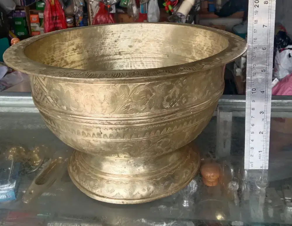 Bokor bahan Kuningan