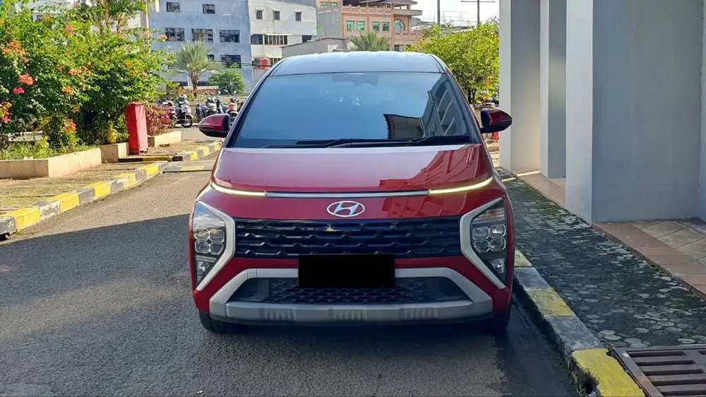 Hyundai Stargazer Prime AT Captain Seat Merah NIK 2023 Like New Record