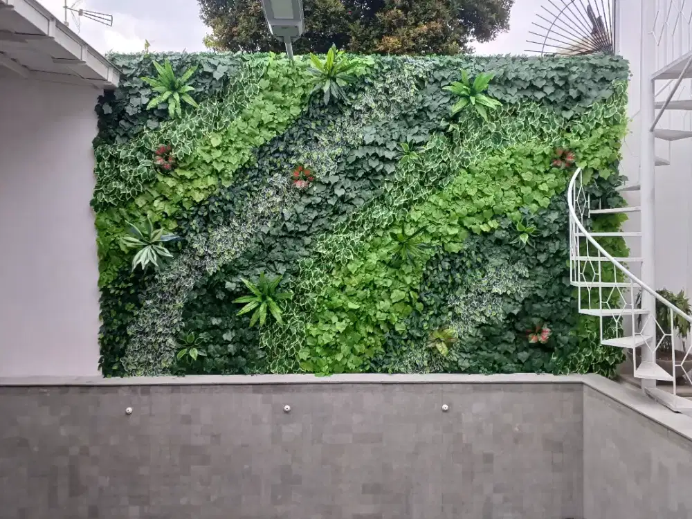 Taman Vertical Garden Daun Sintetis Hijau