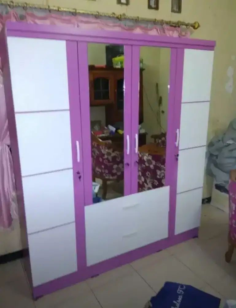 Lemari 4 pintu baguss