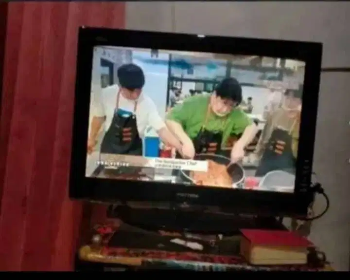 Tv 24 inchi polytron