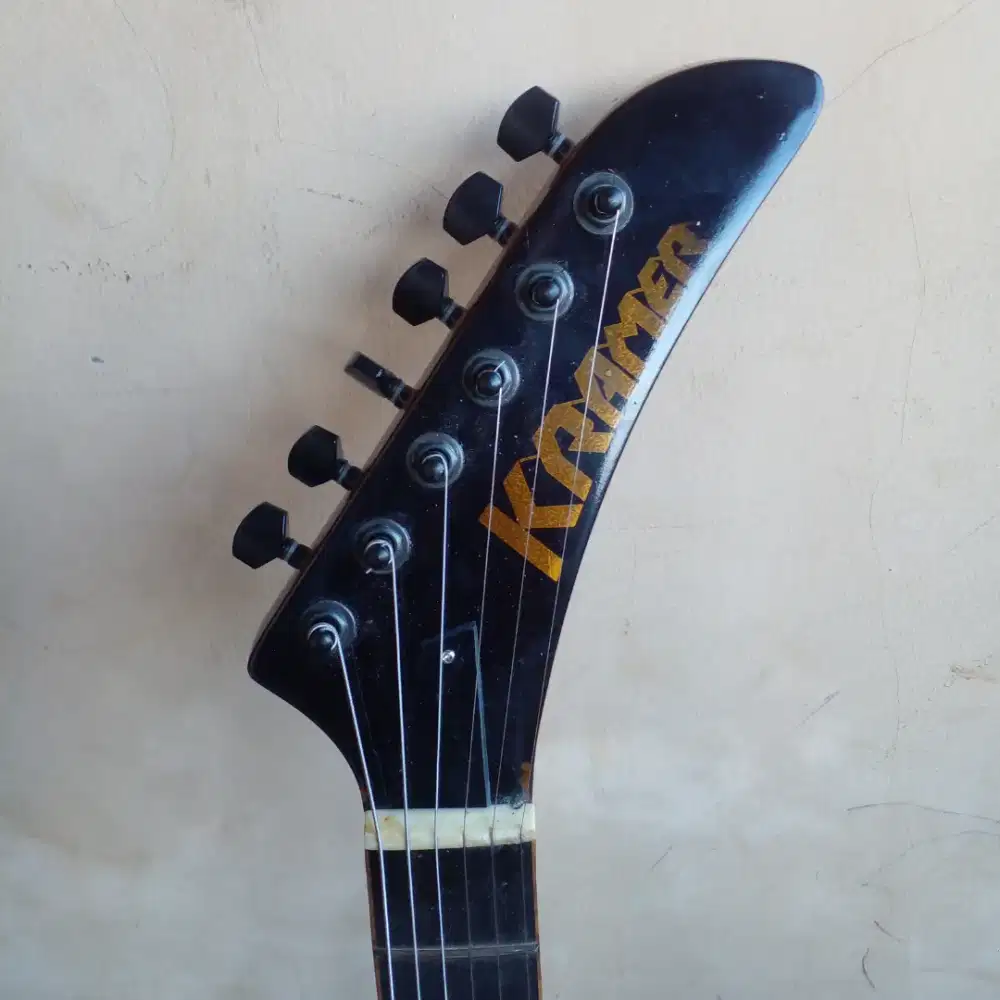 GITAR LISTRIK KRAMER super keren sisa produksi gan