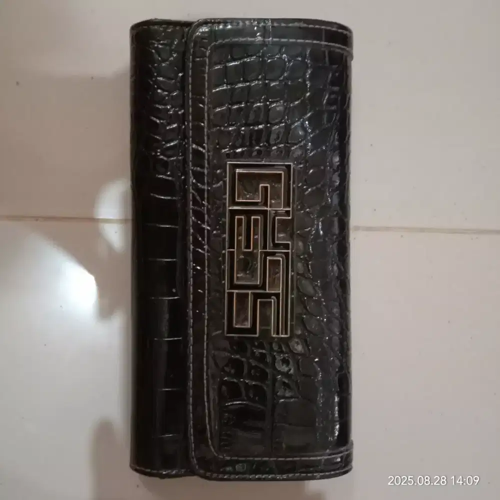 Dompet Panjang Guess