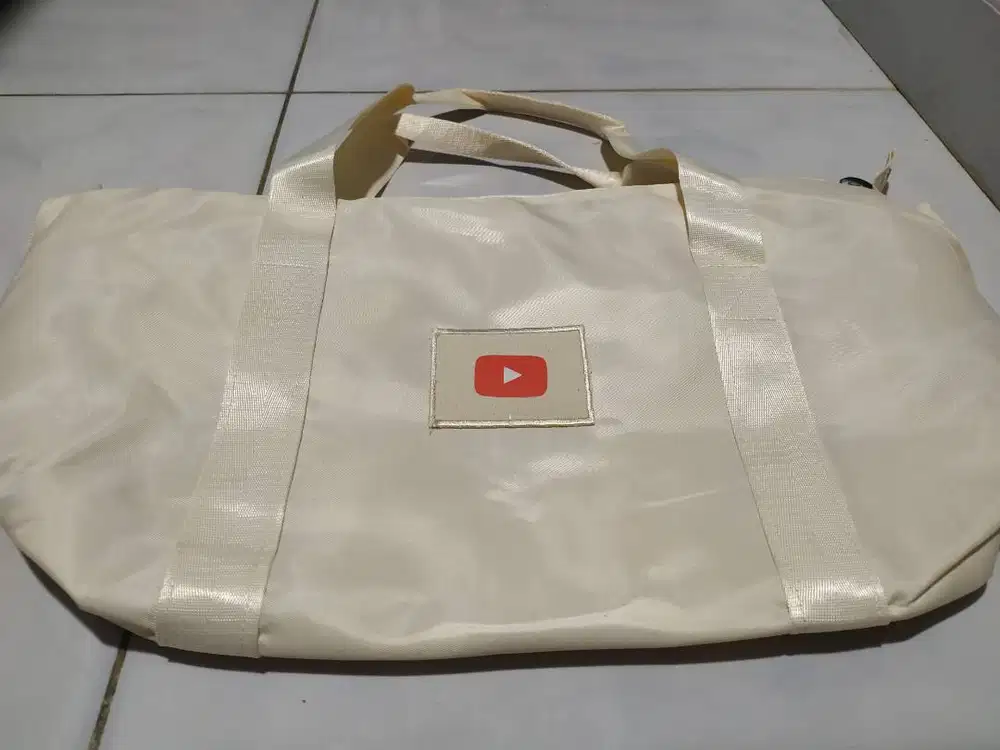 Tas Ukuran Sedang Warna Putih