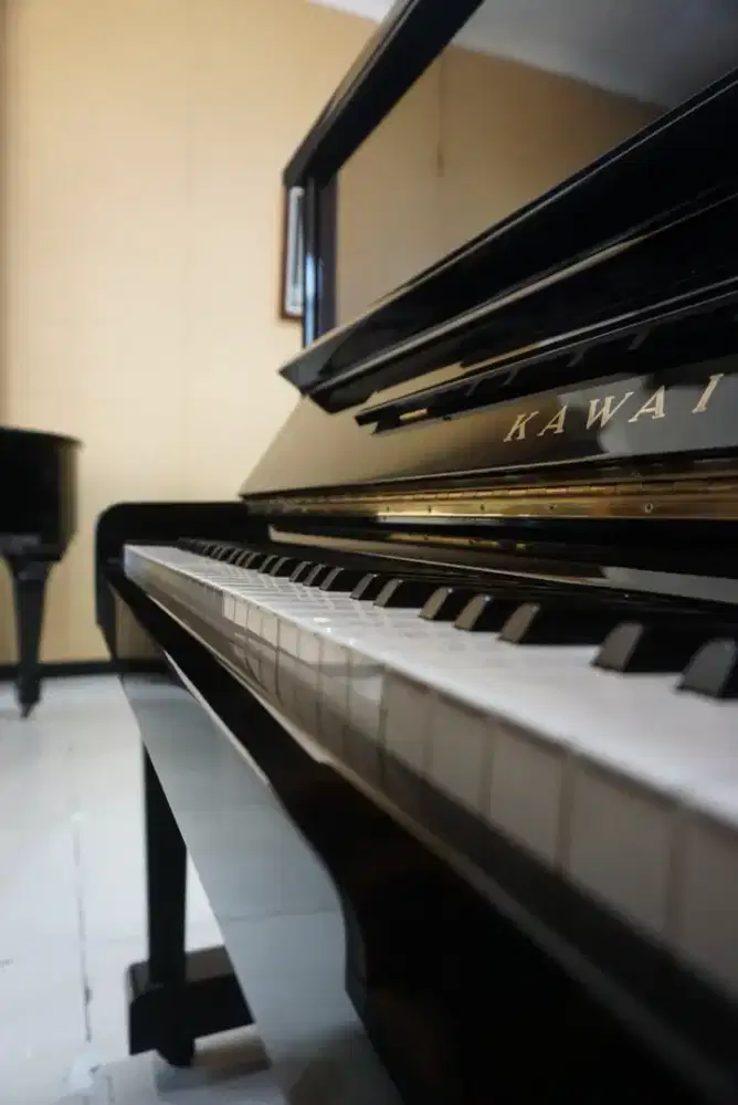 Piano Kawai KU2F . Built up Japan