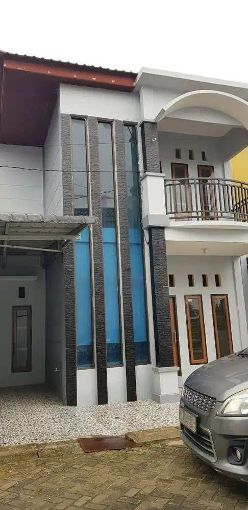 Disewakan rumah  2 Lt , 3 kamar tidur , 3 kamar mandi , carport