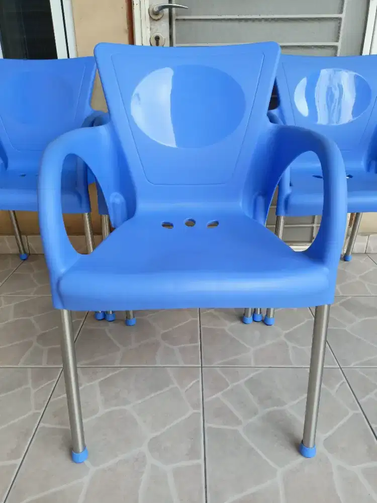 Kursi Makan Cafe Merk Shinpo 291 Bangku Plastik Sandaran Lengan