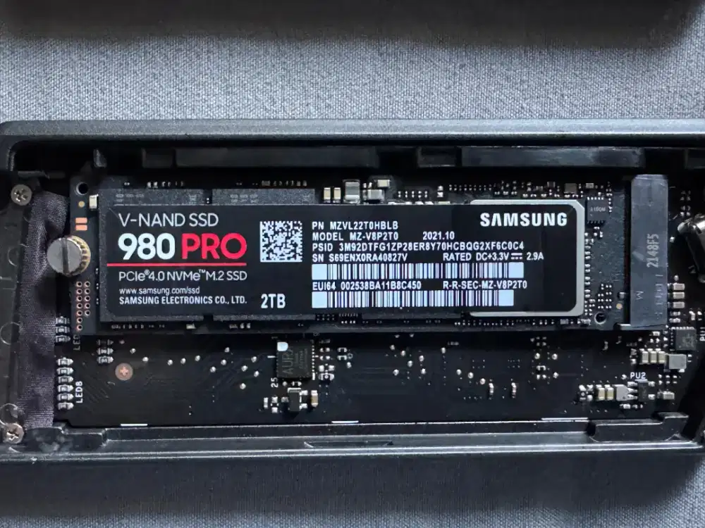 Samsung 2TB SSD 980 Pro NVMe M.2 drive + ASUS ROG Strix Arion Enclosre