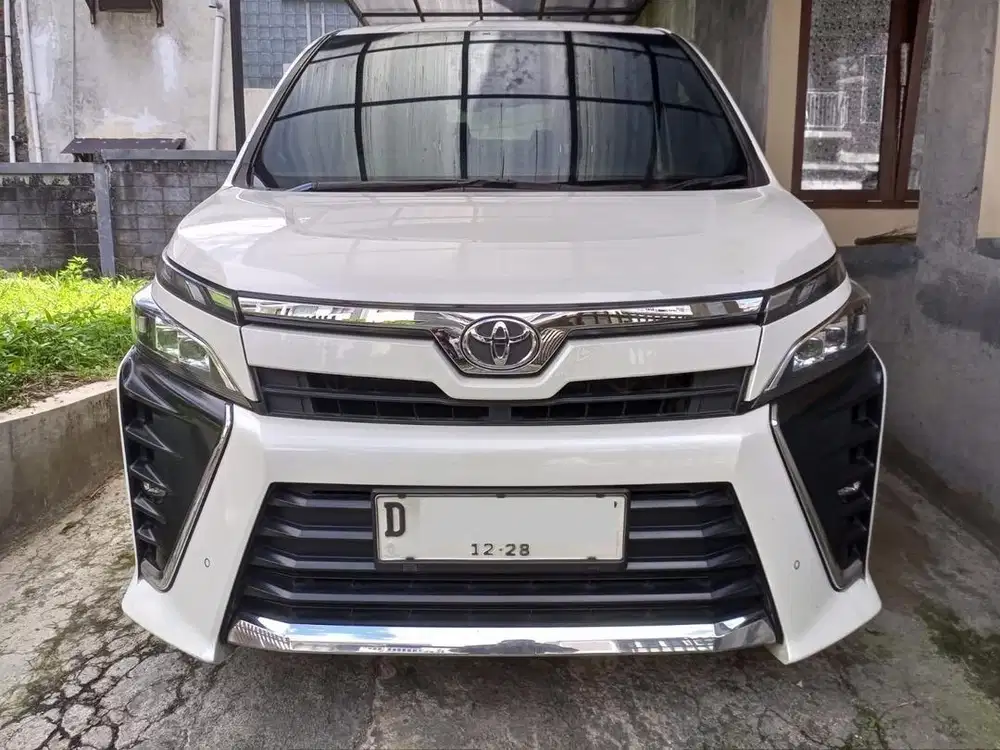 Toyota voxy 2018