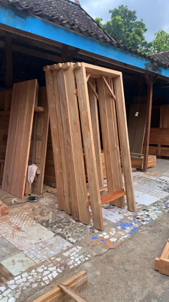 Jual kusen bahan kayu mahoni dan jati