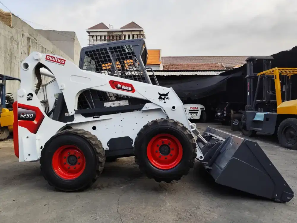 SKID LOADER BOBCAT S250