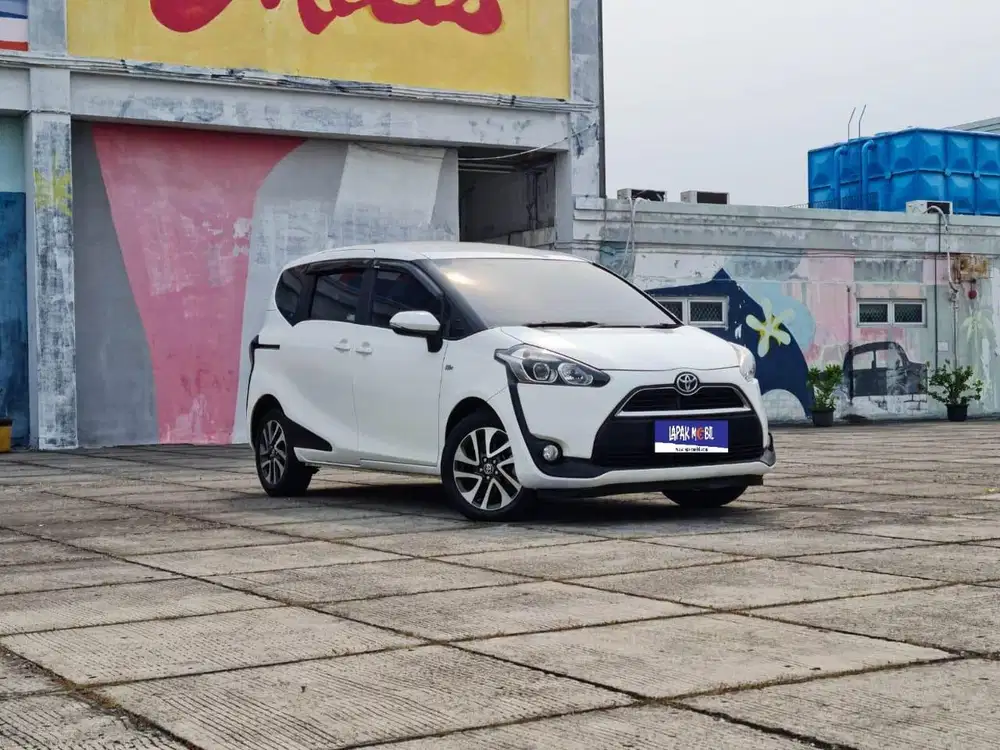 Toyota Sienta 1.5 V CVT Matic 2017 Km 83rb Tangan 1