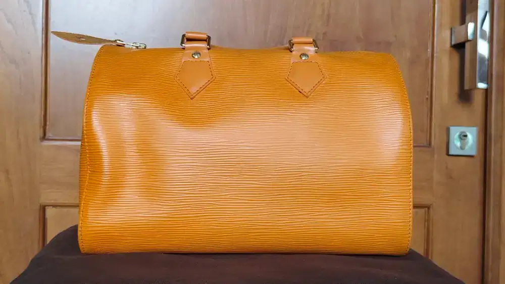 Authentic Louis Vuitton Epi Leather Speedy