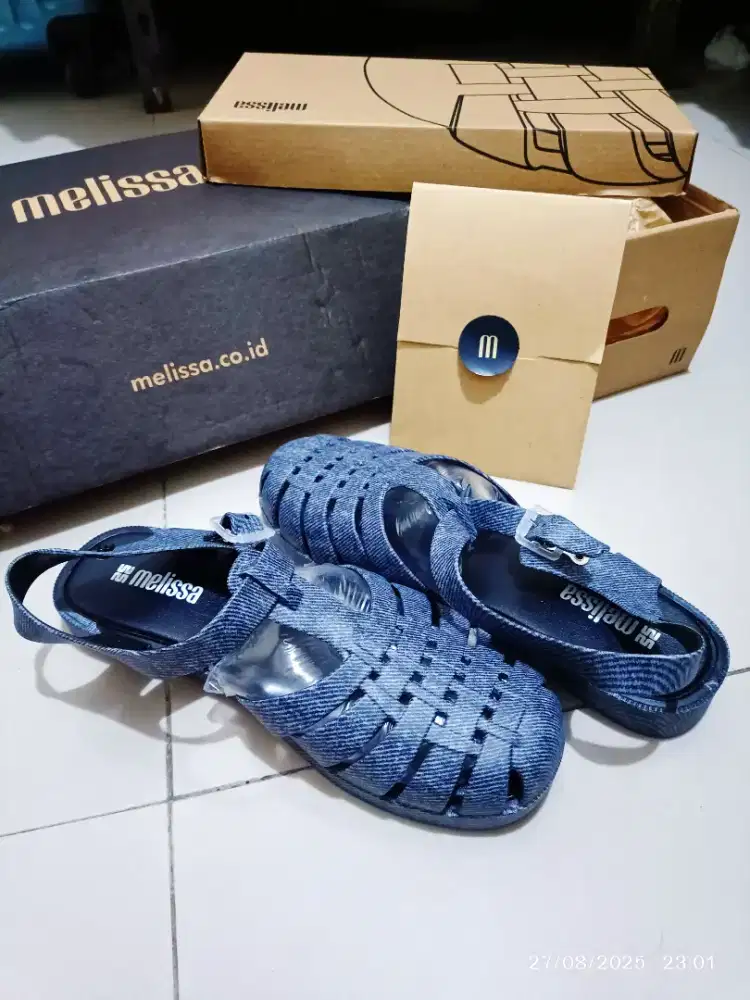 Sepatu sandal Melissa possesion denim