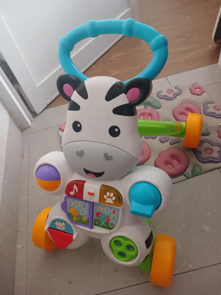 Mainan bayi belajar jalan