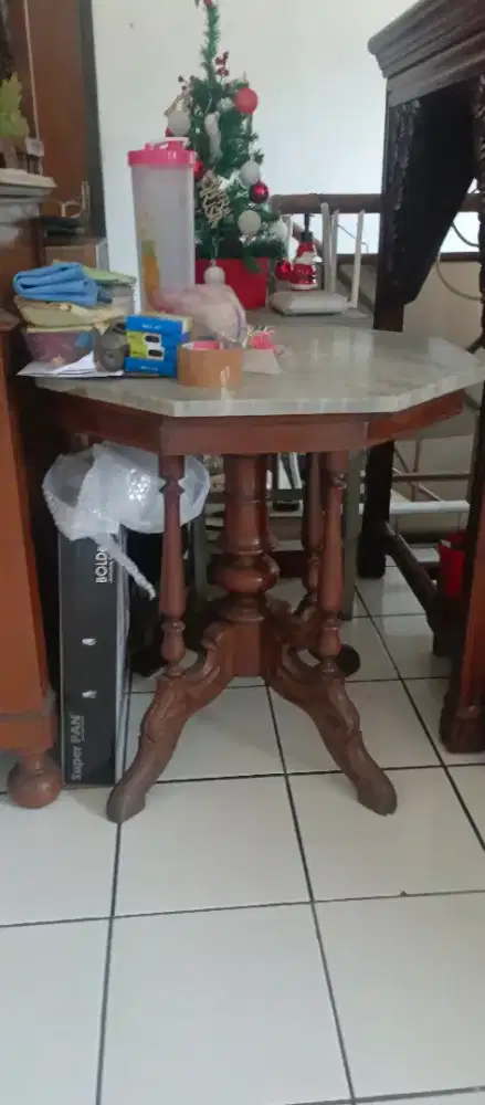 Meja marmer antik