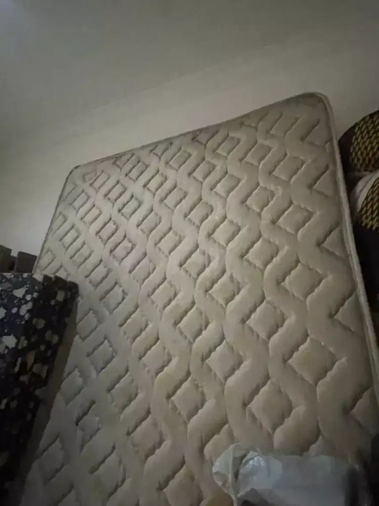 Kasur Springbed uk 180X200 warna putih