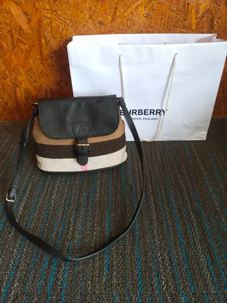 Burberry GOWAN Sling original.