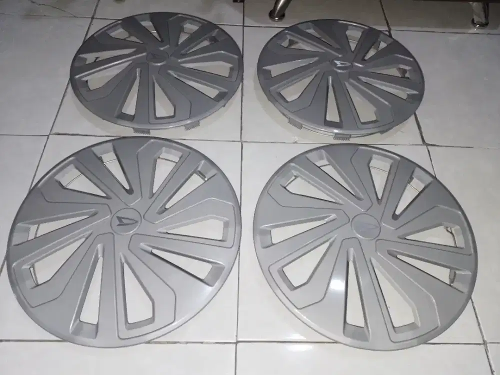 Wheel dop mobil daihatsu ring 14 asli ori dari daihatsu, bisa nego