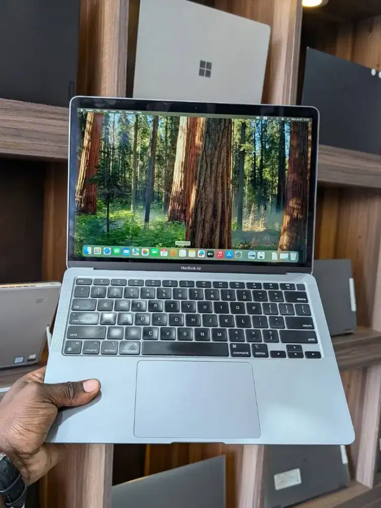 Macbook Air M1 Retina Gold Ram 8GB ssd 256Gb cc masih rendah