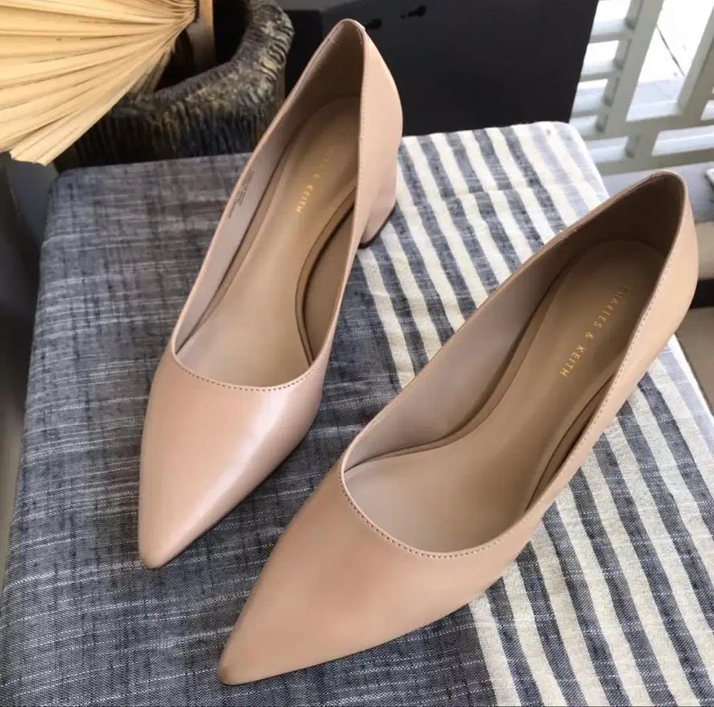 Sepatu Pantofel Charles & Keith