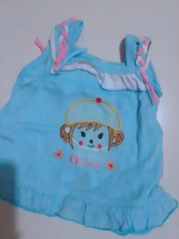 Baju bayi motif boneka dan strawberry