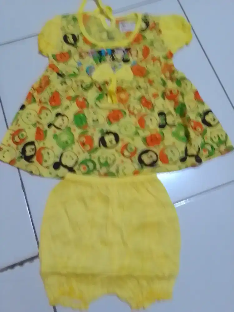 Setelan bayi perempuan