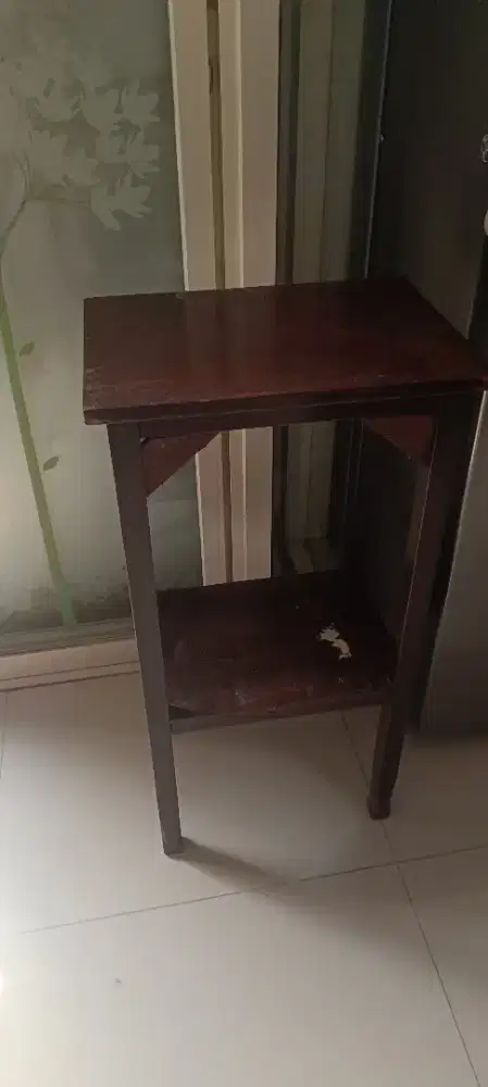 Rak meja kayu kecil galon air