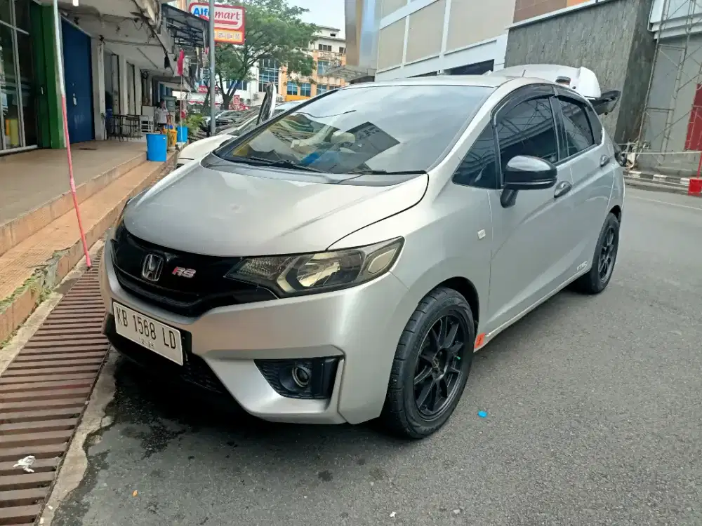 Dijual cepat Honda Jazz GK5 manual 2015