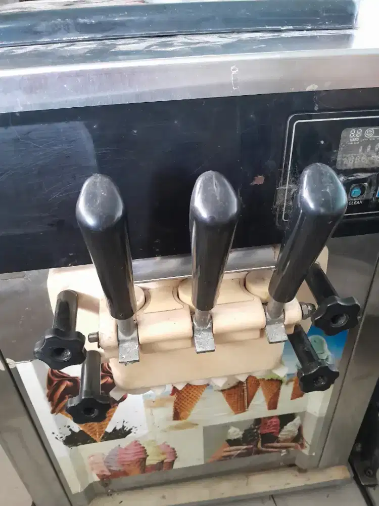 Dijual Mesin es krim 3 tuas Siap untuk Jualan Bergaransi