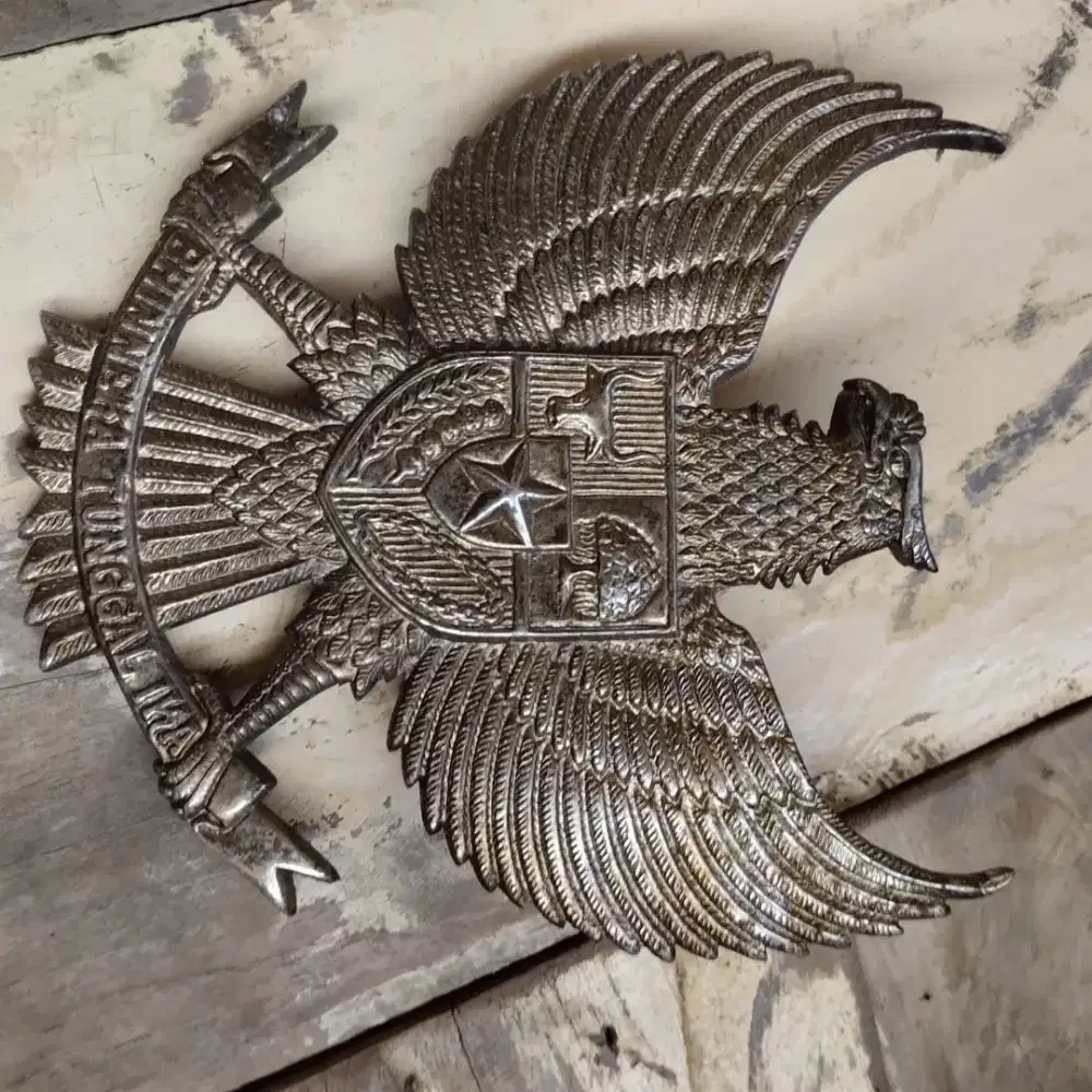 Hiasan garuda Indonesia Krisna bali perunggu