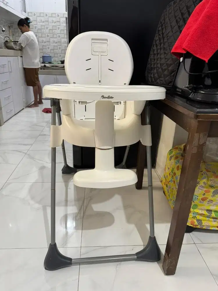 Dijual Meja Makan Anak