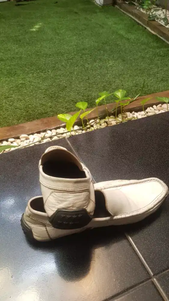 Sepatu, slip on, slop pria putih