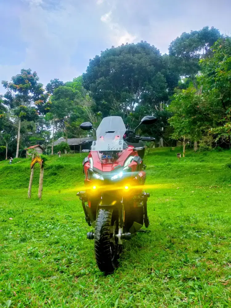 Di jual cepat Honda adv 160 CBS full aksesoris touring siapa